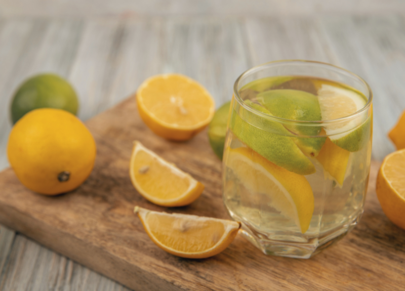 Mitos vs. Fakta: Minum Air Lemon Setiap Pagi Bikin Langsing?