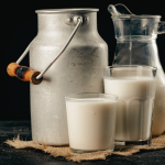 Susu Kambing vs. Susu Sapi: Mana yang Lebih Sehat dalam Islam?