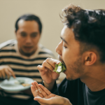 Tidur Nggak Berkualitas? Ini Dampak Makanan Berlemak yang Jarang Disadari